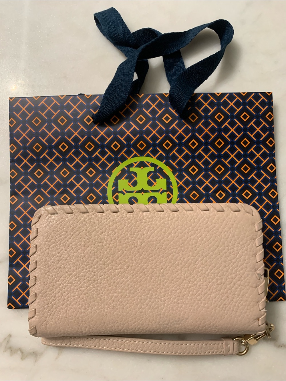 Tory Burch Blush Pink Pebbled Leather Wristlet - Picture 2 of 8